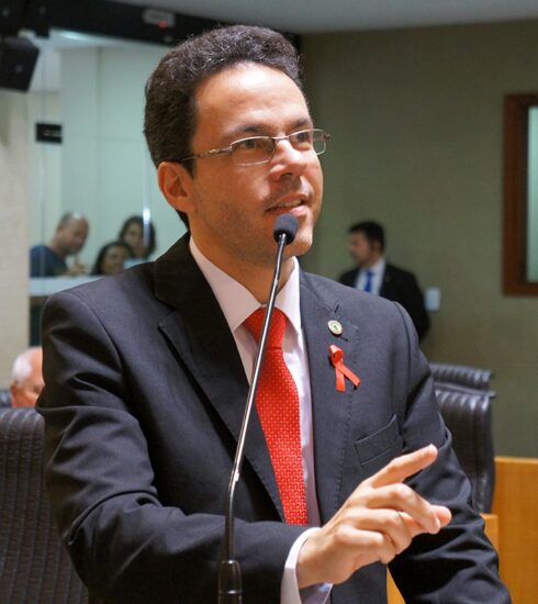 Revista Voix - Dr. Rafael Favatto capixaba capixaba | CPI | cuidar | deputado https://www.revistavoix.com/wp-content/uploads/2022/03/logo.png - Dr. Rafael Favatto -