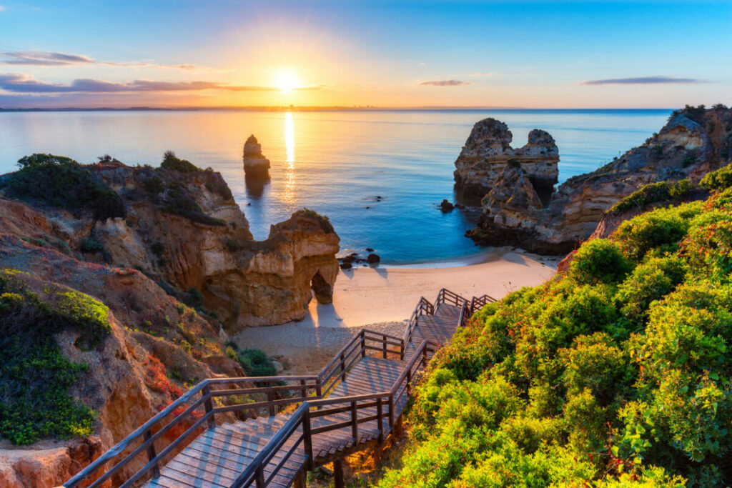 https://www.revistavoix.com/wp-content/uploads/2022/03/logo.png - Portugal, turismo e trabalho -