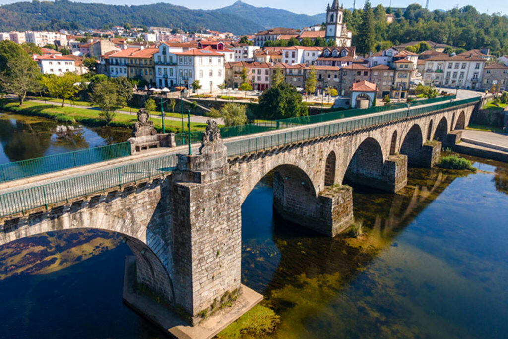 https://www.revistavoix.com/wp-content/uploads/2022/03/logo.png - Portugal, turismo e trabalho -