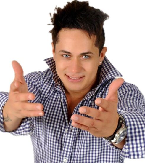 https://www.revistavoix.com/wp-content/uploads/2022/03/logo.png - Bruno Leonardo - Um talento rompendo fronteiras -