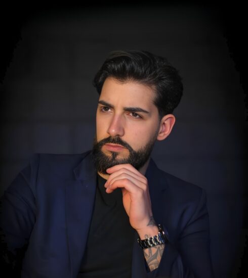 https://www.revistavoix.com/wp-content/uploads/2022/03/logo.png - Alexandre Raposo - Mentor de barbeiros - gestão