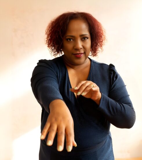 https://www.revistavoix.com/wp-content/uploads/2022/03/logo.png - Aprenda a ser você mesma com o “TVC” - Marcia Peel. -