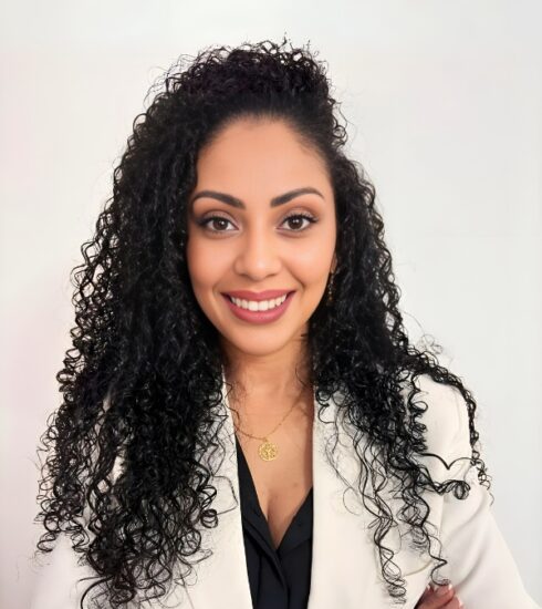 https://www.revistavoix.com/wp-content/uploads/2022/03/logo.png - Marta Santos - Uma vida moldada em resina e resiliência -
