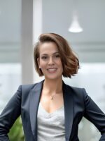 https://www.revistavoix.com/wp-content/uploads/2022/03/logo.png - Ansiedade e o tratamento com Florais de Bach e Naturopáticos - Priscila Pitt. -