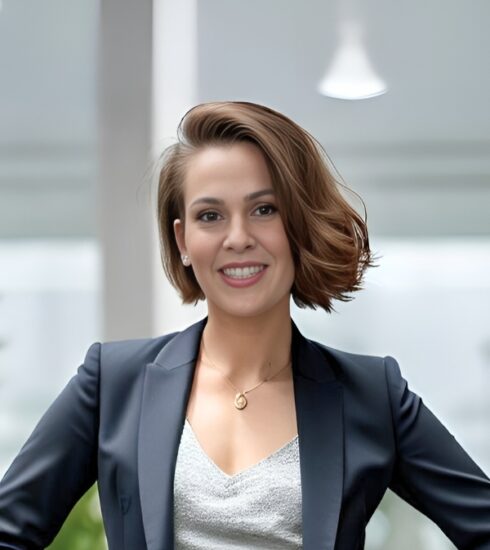https://www.revistavoix.com/wp-content/uploads/2022/03/logo.png - Ansiedade e o tratamento com Florais de Bach e Naturopáticos - Priscila Pitt. -