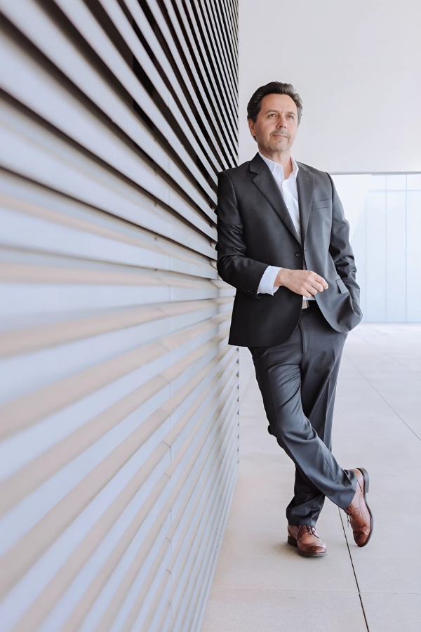 Revista Voix - Luís Lourenço – Uma vida nova através do Coaching Financeiro. https://www.revistavoix.com/wp-content/uploads/2022/03/logo.png - Luís Lourenço – Uma vida nova através do Coaching Financeiro. -