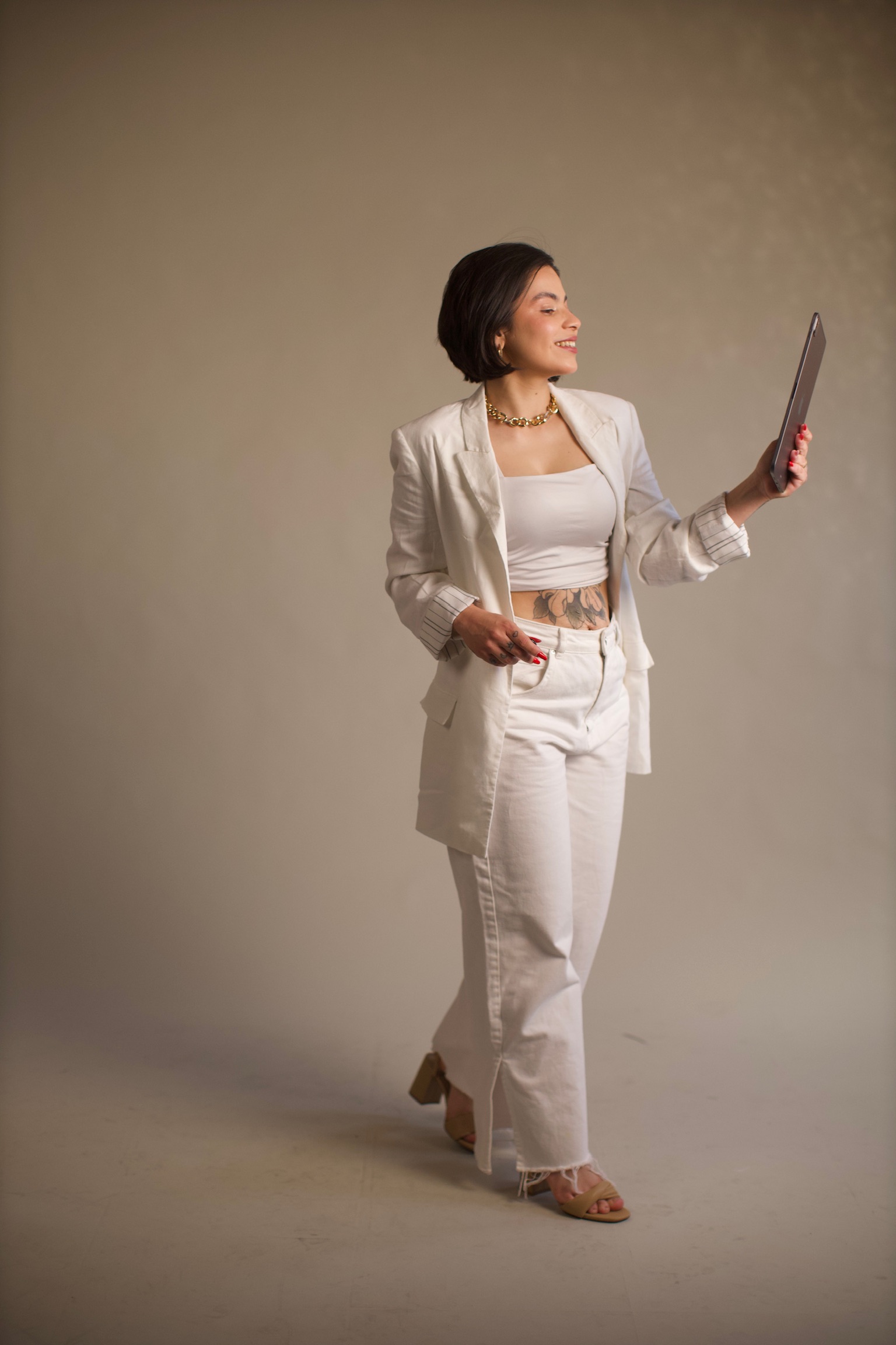 Revista Voix - Stela Rocha - A beleza do recomeço: Quando o autocuidado se torna um ato de coragem. https://www.revistavoix.com/wp-content/uploads/2022/03/logo.png - Stela Rocha - A beleza do recomeço: Quando o autocuidado se torna um ato de coragem. -
