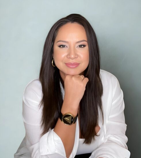 Revista Voix - Lu Freitas – A Referência em Beleza Feminina no Algarve. https://www.revistavoix.com/wp-content/uploads/2022/03/logo.png - Lu Freitas – A Referência em Beleza Feminina no Algarve. -
