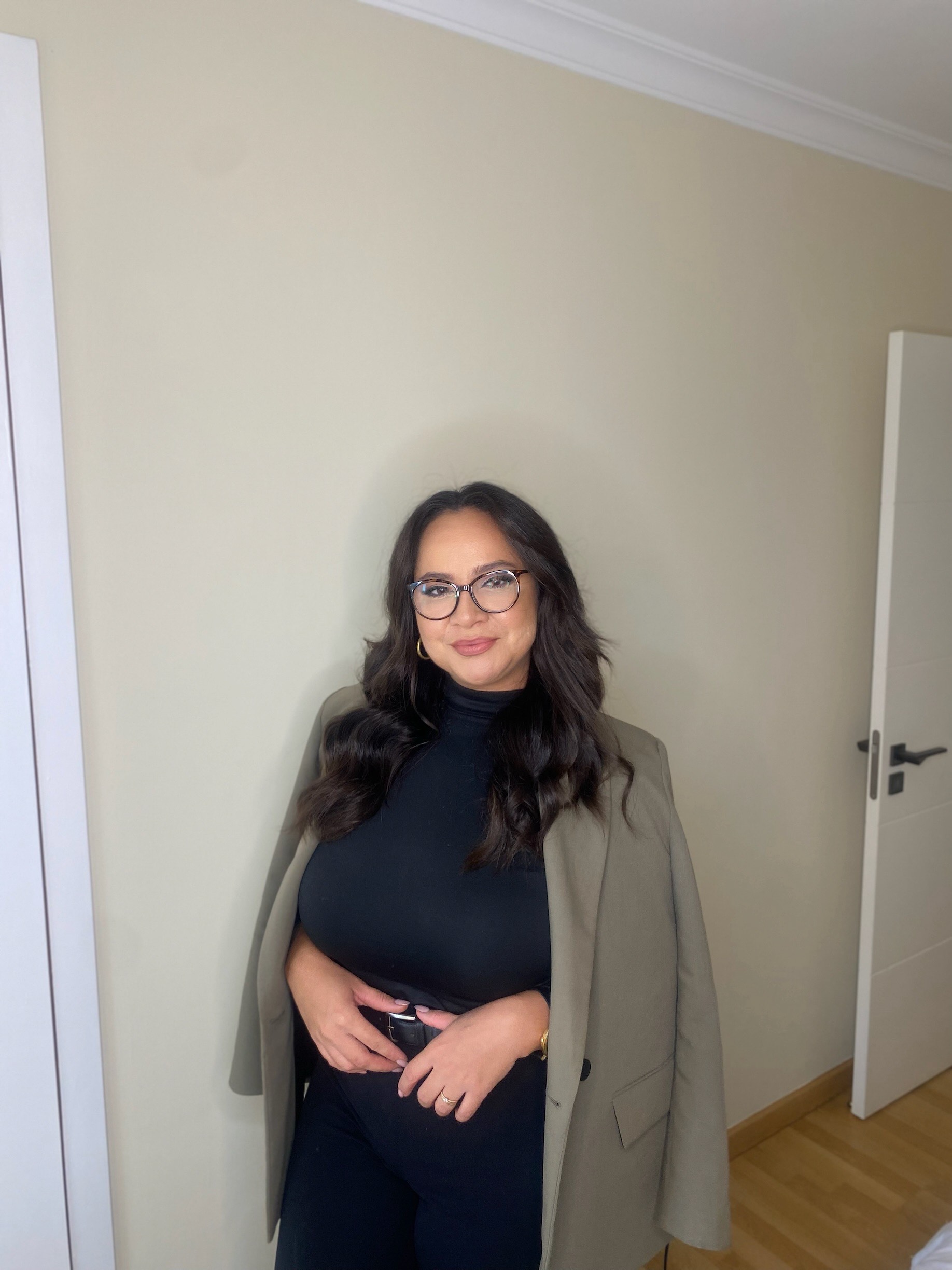 Revista Voix - Lu Freitas – A Referência em Beleza Feminina no Algarve. https://www.revistavoix.com/wp-content/uploads/2022/03/logo.png - Lu Freitas – A Referência em Beleza Feminina no Algarve. -