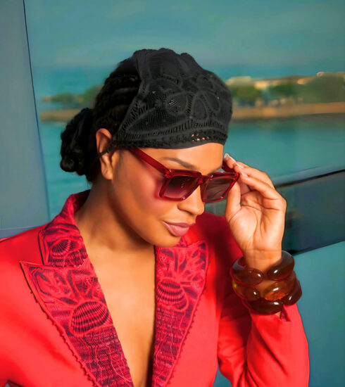 https://www.revistavoix.com/wp-content/uploads/2022/03/logo.png - Juliana Alves é a musa da coleção “Sereia – Josephine Baker” de Fabiana Thorres na Runway Vision – Paris Fashion Week. -