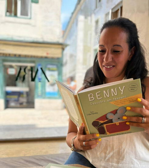 Revista Voix - Lídia Farinha - Novembro (13/11): Benny e o verdadeiro tesouro da bondade. https://www.revistavoix.com/wp-content/uploads/2022/03/logo.png - Lídia Farinha - Novembro (13/11): Benny e o verdadeiro tesouro da bondade. -