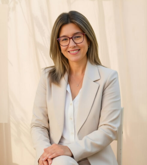 https://www.revistavoix.com/wp-content/uploads/2022/03/logo.png - Luísa: Astróloga sistêmica, mentora e autora do Método MAI, que tem transformado mulheres e negócios em todo o país. -