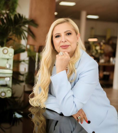 https://www.revistavoix.com/wp-content/uploads/2022/03/logo.png - Glória Teixeira - Especialista em extensões capilares. -
