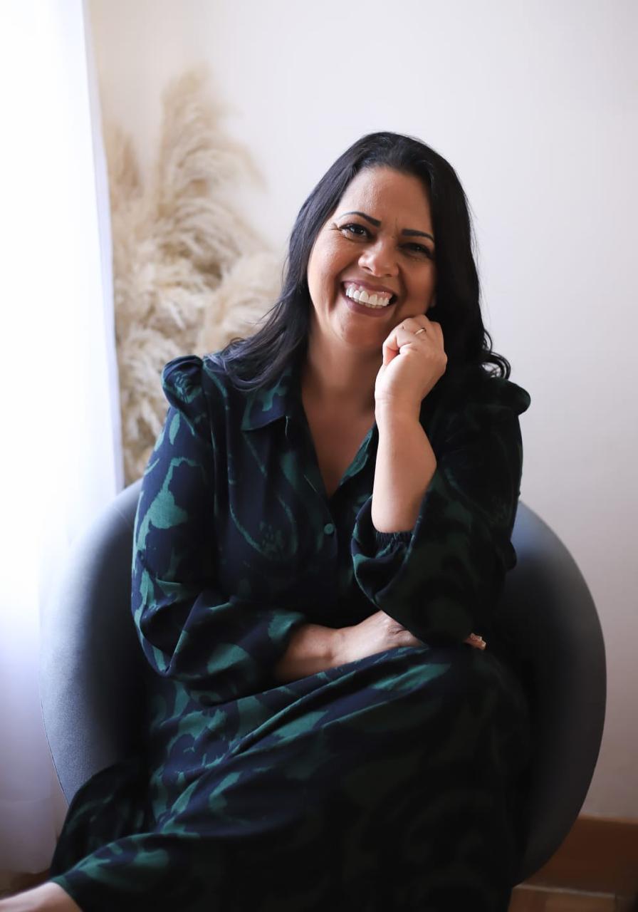 Revista Voix - A história de Vanilda Gomes - Psicanalista Clínica. https://www.revistavoix.com/wp-content/uploads/2022/03/logo.png - A história de Vanilda Gomes - Psicanalista Clínica. -