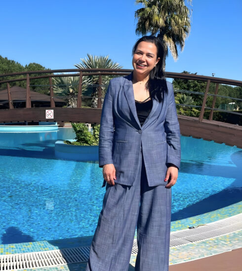 Revista Voix - Adriana Leal – Uma trajetória de coragem, transformação e excelência profissional. https://www.revistavoix.com/wp-content/uploads/2022/03/logo.png - Adriana Leal – Uma trajetória de coragem, transformação e excelência profissional. -