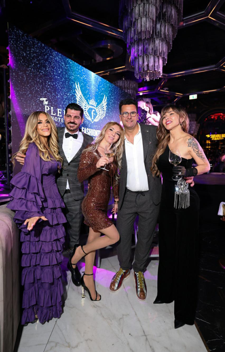 https://www.revistavoix.com/wp-content/uploads/2022/03/logo.png - Uma noite entre Luxo, Moda e Exclusividade: O Top Model Worldwide no Philipp Plein Club. -