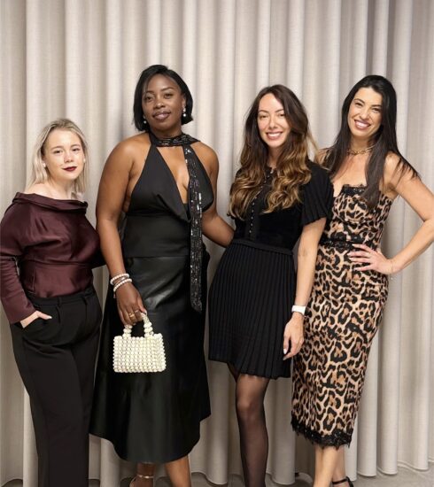 Revista Voix - Runway to Cinema: Sessão especial da Amora Fashion Hub. https://www.revistavoix.com/wp-content/uploads/2022/03/logo.png - Runway to Cinema: Sessão especial da Amora Fashion Hub. -