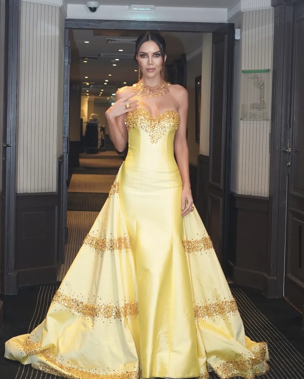 https://www.revistavoix.com/wp-content/uploads/2022/03/logo.png - Charles Hermann leva a sofisticação da alta-costura brasileira ao cenário internacional em Cannes. -