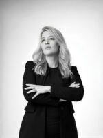 https://www.revistavoix.com/wp-content/uploads/2022/03/logo.png - Ousadia, Renúncia e Recomeço: O olhar de Kerin Alves em "Mulheres que Ousaram Falhar". -