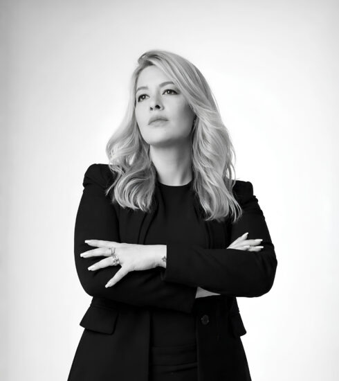 https://www.revistavoix.com/wp-content/uploads/2022/03/logo.png - Ousadia, Renúncia e Recomeço: O olhar de Kerin Alves em "Mulheres que Ousaram Falhar". -